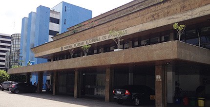 Fachada do prédio do TRE-AM, localizado no bairro Aleixo, cidade de Manaus.