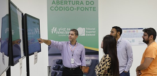 Foto: Alejandro Zambrana/Secom/TSE - Abertura da compilação dos códigos-fonte dos sistemas eleit...