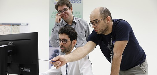 13.06.2024 -  Urna Eletrônica sendo examinada por técnicos da CGU - Foto: Luiz Roberto/Secom/TSE