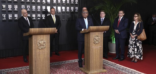 Foto: Luiz Roberto/Secom/TSE - Cerimônia de descerramento dos retratos dos ministros Mauro Campb...