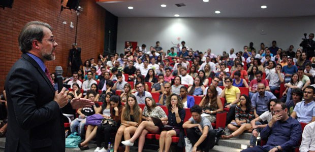 Ministro Dias Toffoli faz palestra na UNB